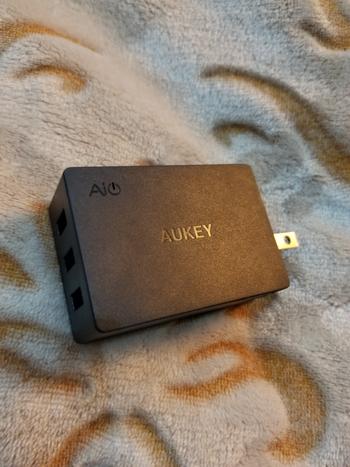 Dab Lew Tech Aukey 3-Port USB Wall Charger with Quick Charge 3.0 PA-T14 Review