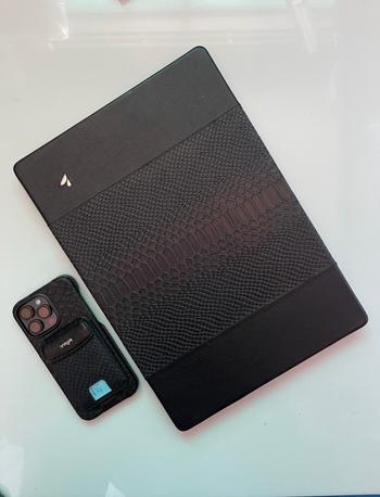 Vaja Row MacBook Air 13 M3 Leather Suit Review