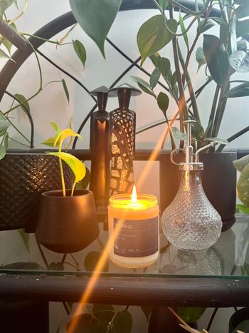 L U C Y K I N G NEW ZEALAND NIGHTS Candle > Medium Review