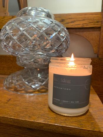 L U C Y K I N G NEW ZEALAND NIGHTS Candle > Medium Review