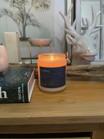 L U C Y K I N G NEW ZEALAND NIGHTS Candle > Medium Review