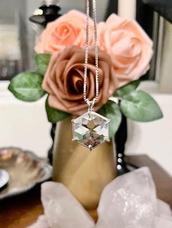 VOLTLIN Quartz Flower of Life Chain Pendant Review