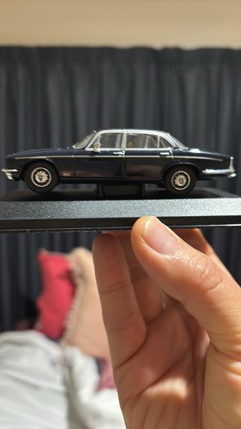 Ironhorse Hobbies Corgi VA13906 1:43 Jaguar XJ6 Series 2, Dark Blue Review