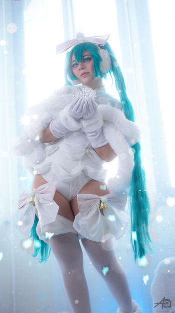 Uwowo Cosplay 【Limit In Stock】Uwowo V Singer SweetSweets Series White Christmas Cosplay Costume Review