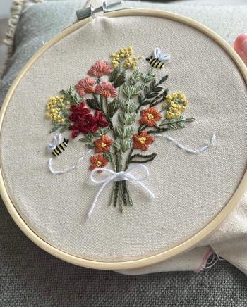 Craft Club Co BUZZING BOUQUET Embroidery Kit Review