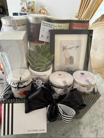 Outerbloom Signature Ramadan Deluxe Hampers Review