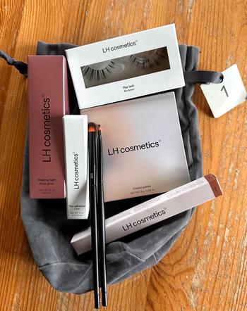 LH cosmetics Holiday kit 1 - All eyes on me Review