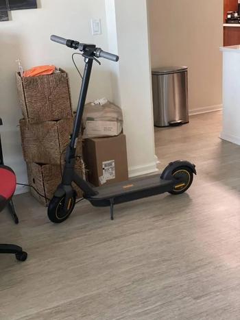 R3NEW Segway - Max G30P Electric Kick Scooter Foldable Electric Scooter w/40.4 Max Operating Range & 18.6 mph Max Speed - Black - MAX-G30P - Excellent Condition Review
