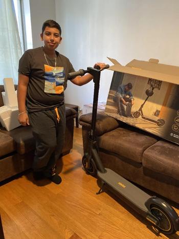 R3NEW Segway - Max G30P Electric Kick Scooter Foldable Electric Scooter w/40.4 Max Operating Range & 18.6 mph Max Speed - Black - MAX-G30P - Excellent Condition Review