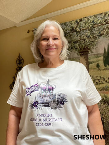 SheShow The Queen's Platinum Jubilee 1952-2022 Tee Review