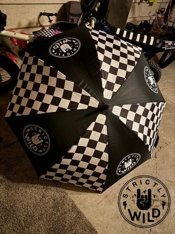 Strictly Wild Strictly Wild OG Umbrella (CANNOT SHIP WITH ANYTHING BUT CROC CHARMS & STICKERS!!!) Review