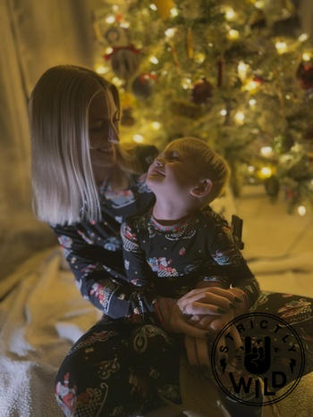 Strictly Wild Santas Speedy Sleigh Unisex Pajamas Review