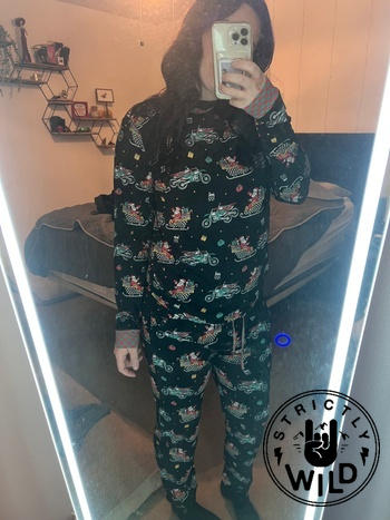 Strictly Wild Santas Speedy Sleigh Unisex Pajamas Review