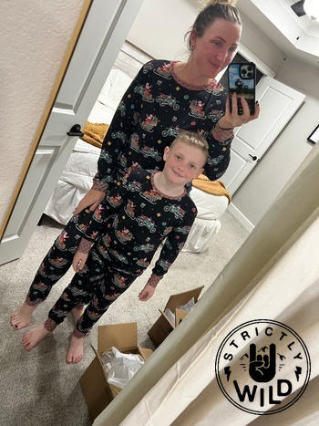 Strictly Wild Santas Speedy Sleigh Unisex Pajamas Review