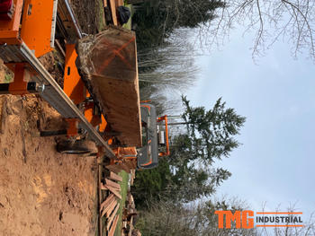 TMG Industrial 72 Skid Steer Root Rake Grapple Attachment, Universal Mount, 53 Jaw Opening, 9 Tine Spacing, 3000 lb Weight Capacity, TMG-RG72 Review