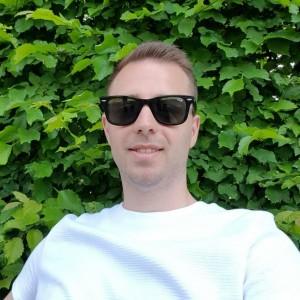 A Barner Eyewear Customer