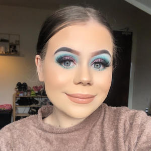 A Unicorn Cosmetics Customer