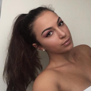 A xoBeauty Customer