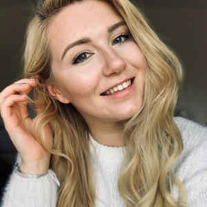 A The Vintage Cosmetic Company Customer