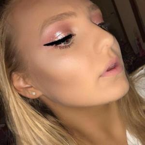 A Designer Makeup Tools Customer