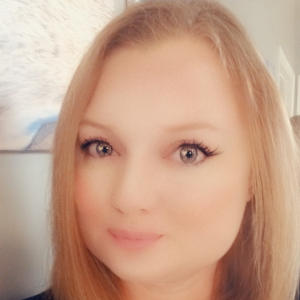 A hello@lilaceast.com Customer