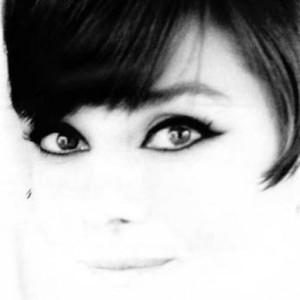 A Thais Camila Cosmetics Customer