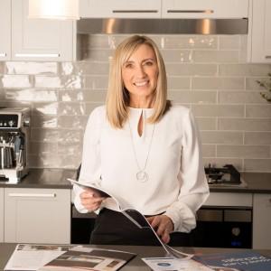 A Eir Women Customer