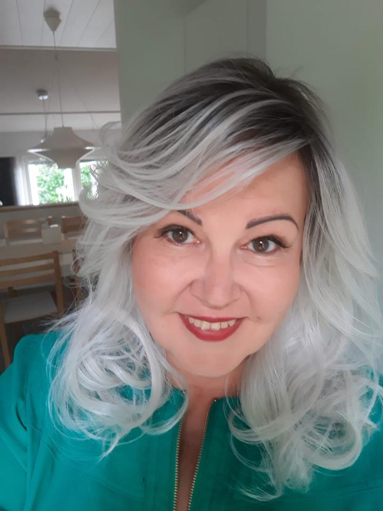 A Hiusextra Customer