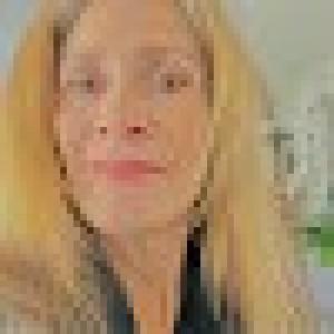 A Deus Modern Customer