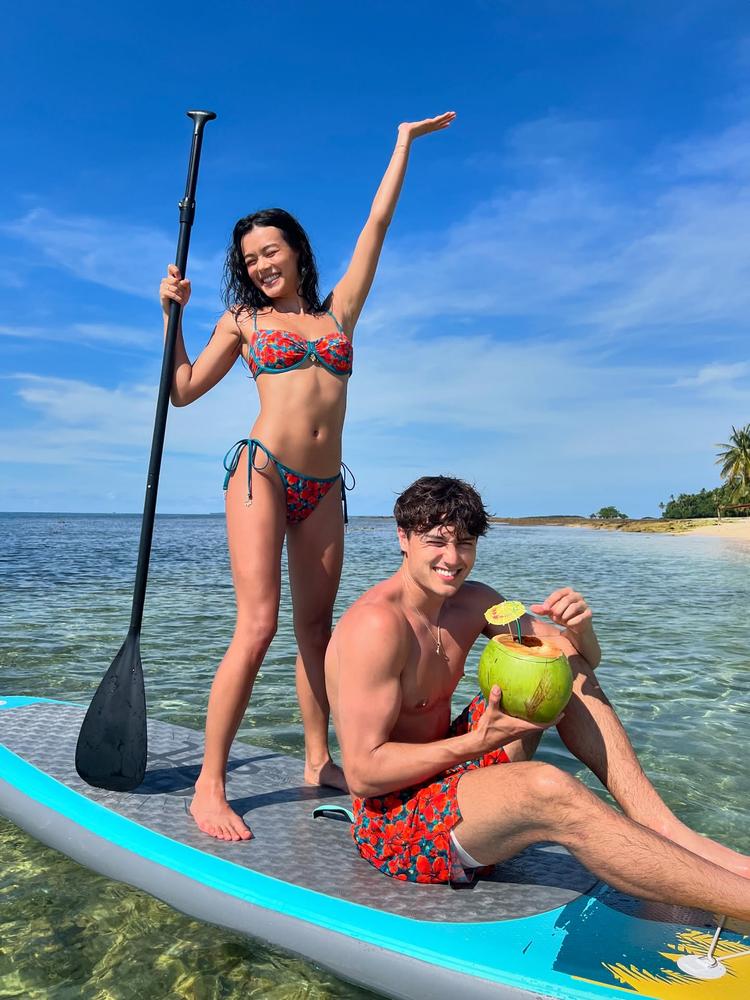 a typical day in Island Life with @aaashleyk & @kellywakasa 🏝️🌺🐠🤿🛥️ who’s coming with? 🙋🏻‍♀️💖 see you on 06.20 😉