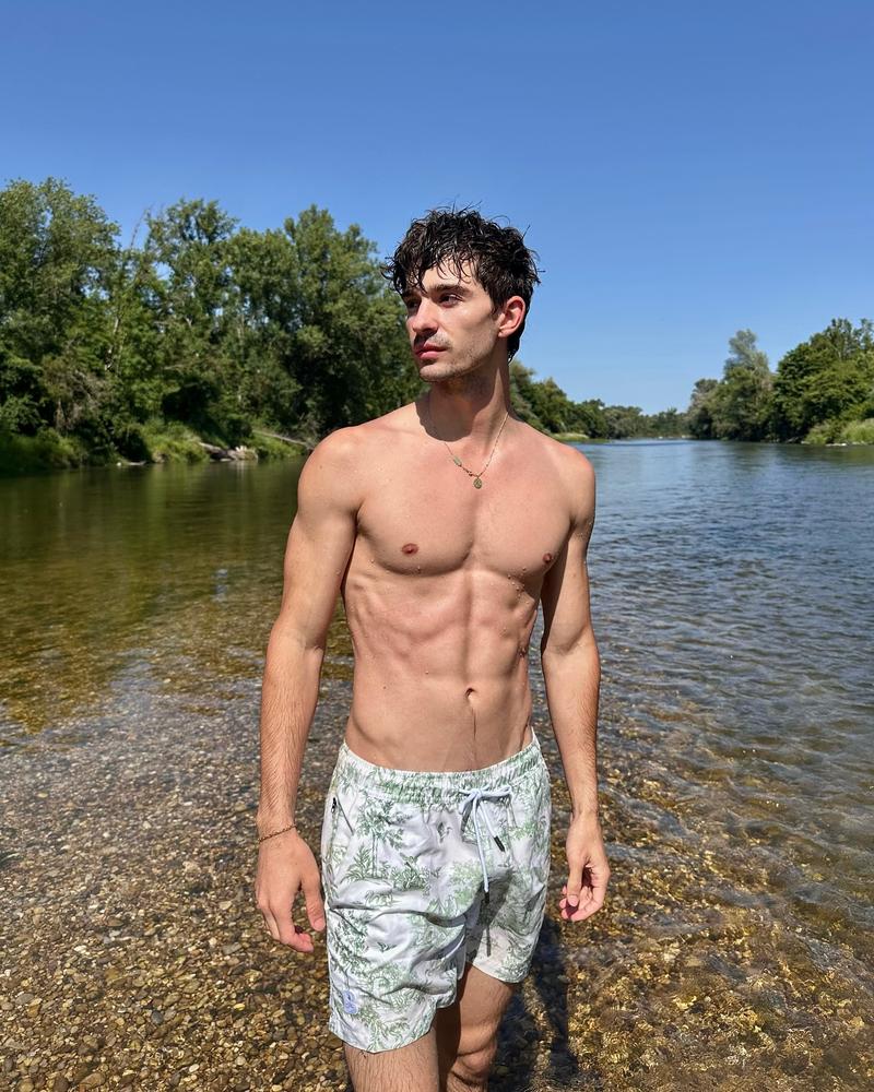 Another swimming session with blackboughswim and the frenchies💧

•

•

•

#model #malemodel #germanmodel #frenchie #frenchies #frenchiesofinstagram #frenchbull #fyp #swimshort #explorepageًًً #smile #goodvibes #summertime #sixpack #ﬁtness #ﬁtnessmodel #motivation #fy #viralpost #swimming #tan #models