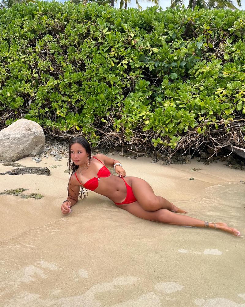 brb causing a heatwave in blackboughswim hottest drop yet 💋🌡️

wearing red hot gloss and henna