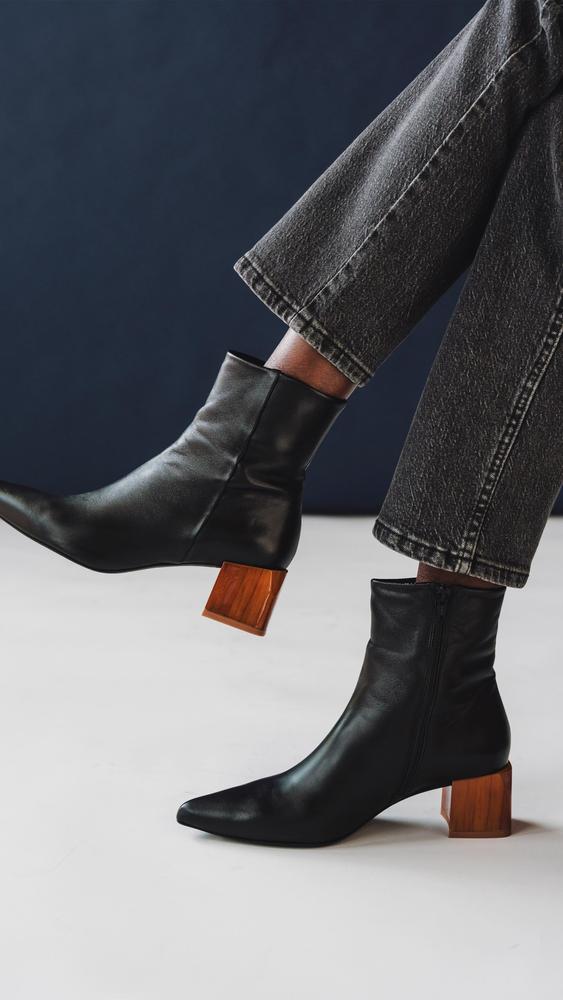 The On Point Boot Black – Poppy Barley