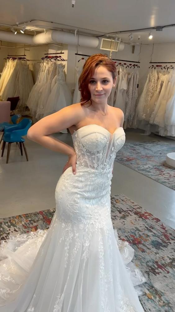 Trumpet Natural Court Train Lace Tulle Wedding Dress COCOMELODY CW2999