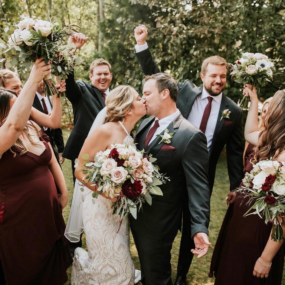 A warm CONGRATS to our friend Allie, Partnerships Chair at @princessprojectorg on tying the knot! We’re feeling all kinds of fall looking at her crew in Cabernet 🍷🍁🍂 • Did you know that you can donate your gently-worn Birdy Grey bridesmaids dress to @princessprojectorg, a nonprofit organization that provides free dresses and accessories to teens in need for prom? Pop over to birdygrey.com for details! • 📸: @studioxiiiphotography 📍: @westshorecafe #birdyinthewild #BIRDYGREY