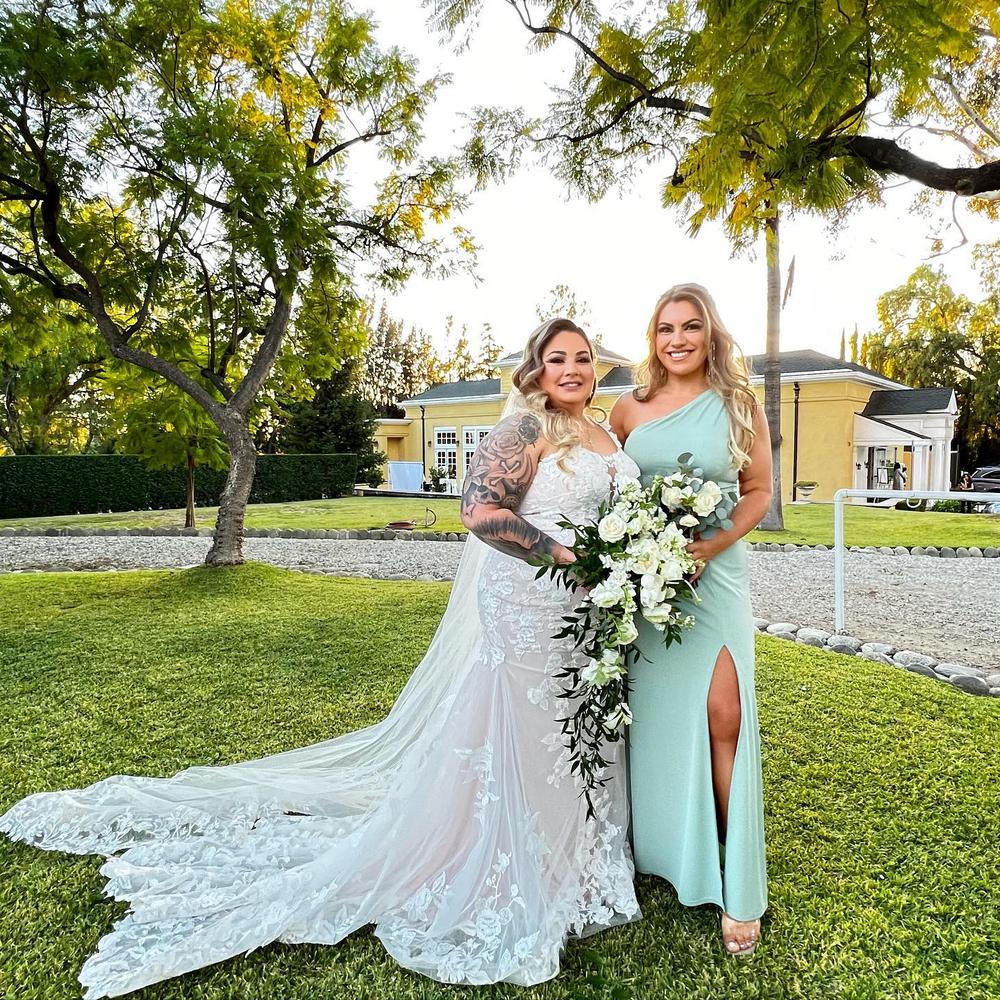 I love weddings 🥹 #livinglavidaVillalobos 

Also, now accepting new clients that need my professional plus one and bridal party fill in services- serious inquiries only. 🫶🏽