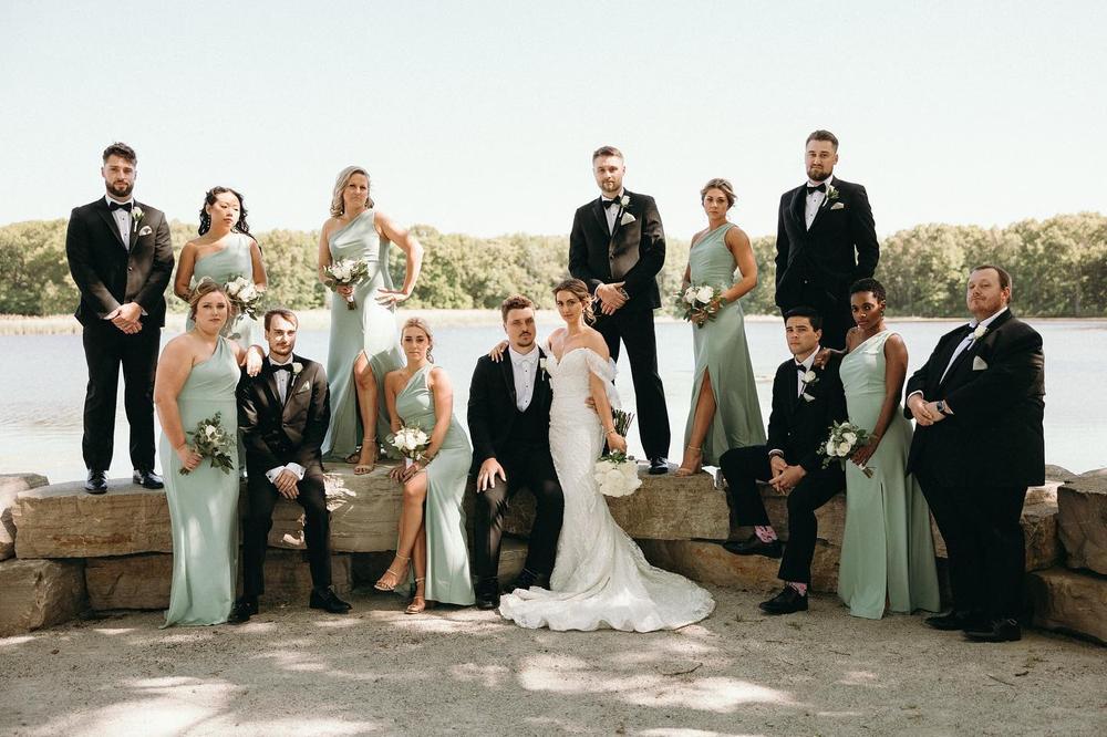 A moment for this bridal party 🤍