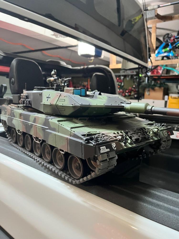 Heng Long German Leopard 2A6 Professional Edition 1/16 Scale Battle Tank - RTR - Customer Photo From randy anor