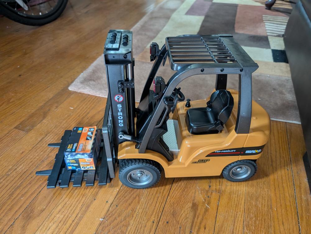Huina C2P3000 1/10 Scale Forklift - RTR - Customer Photo From Mark