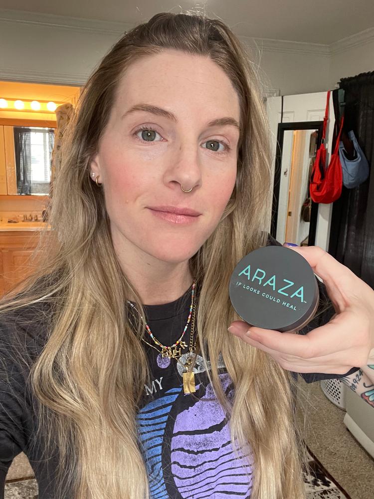 Jojoba infused Mineral Powder Foundation - Customer Photo From Sarah