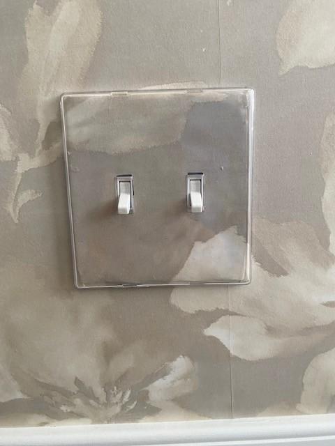 Paper-It Clear Screwless Plastic - 1 Toggle Wallplate - Customer Photo From patrick williamson