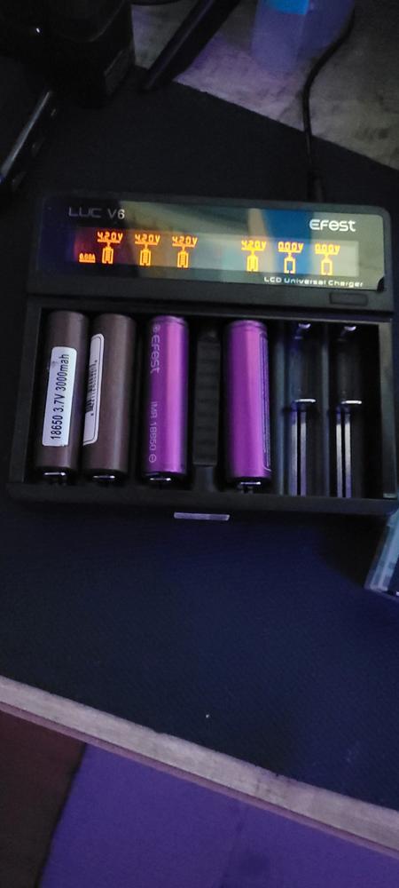 Efest LUC V6 LCD Universal Battery Charger - Customer Photo From Larry Towne