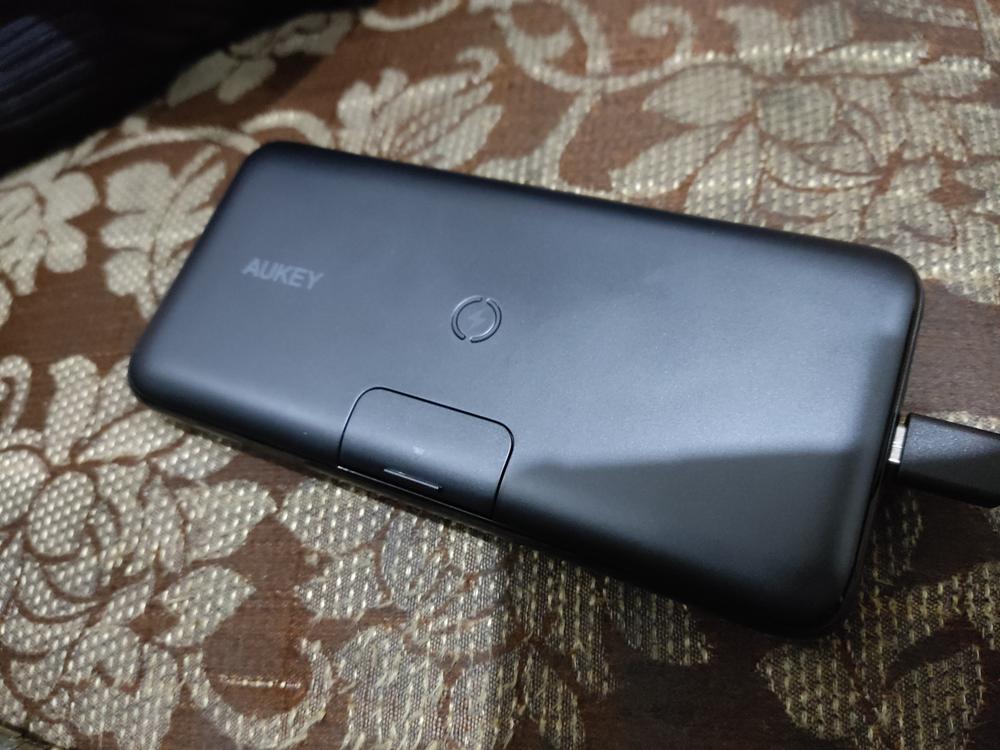 AUKEY 20000mAh Basix Pro Wireless Power Bank - PB-WL03 - Customer Photo From Hamza Arslan