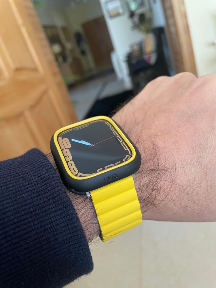 UNIQ REVIX Reversible Magnetic Apple Watch Strap for Series 1-8 SE/SE2  45/44/42MM - Mustard (Khaki) - Customer Photo From Adnan Shahid