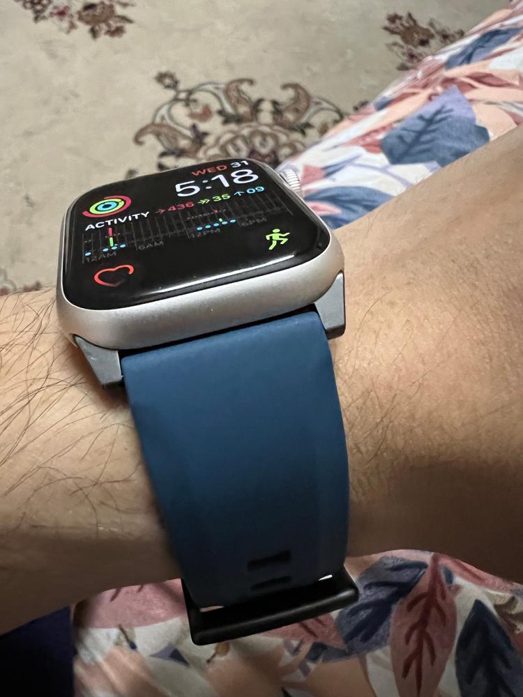 UNIQ LINUS Airosoft Silicone Apple Watch Strap for Series 4/5/6/7 & SE 45/44/42MM - Nautical (Blue) - Customer Photo From Sohaib Shaheen