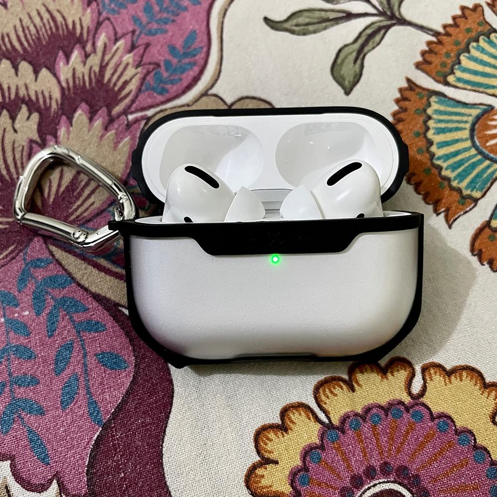 Transparent Rugged Protective Case for Apple Airpods Pro 2 by Xundd - Customer Photo From Mazhar