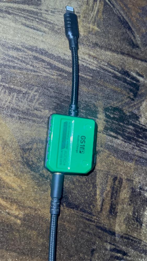 Plextone GS1 iPhone Lightning Splitter Adapter to 3.5mm Converter with PD 30W Fast Charge - Customer Photo From Ahmad Ali