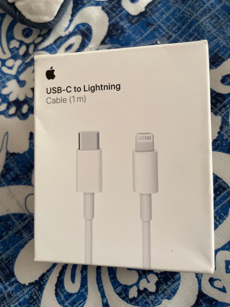 Apple USB-C to Lightning Cable 1M - MX0K2AM/A - Customer Photo From Abubakr Jadoon