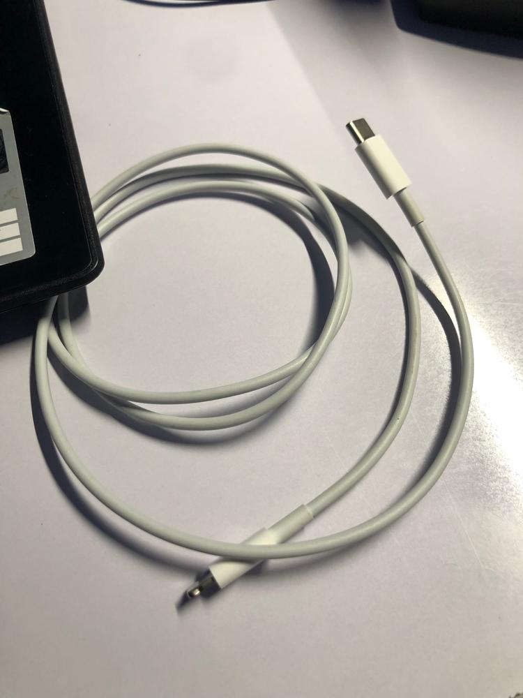 Apple USB-C to Lightning Cable 1M - MX0K2AM/A - Customer Photo From Nimra Shakil