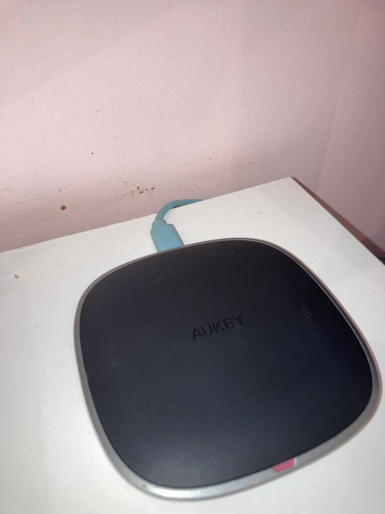 Aukey Graphite Wireless Charger - LC-C5 - Customer Photo From Amnah Arif